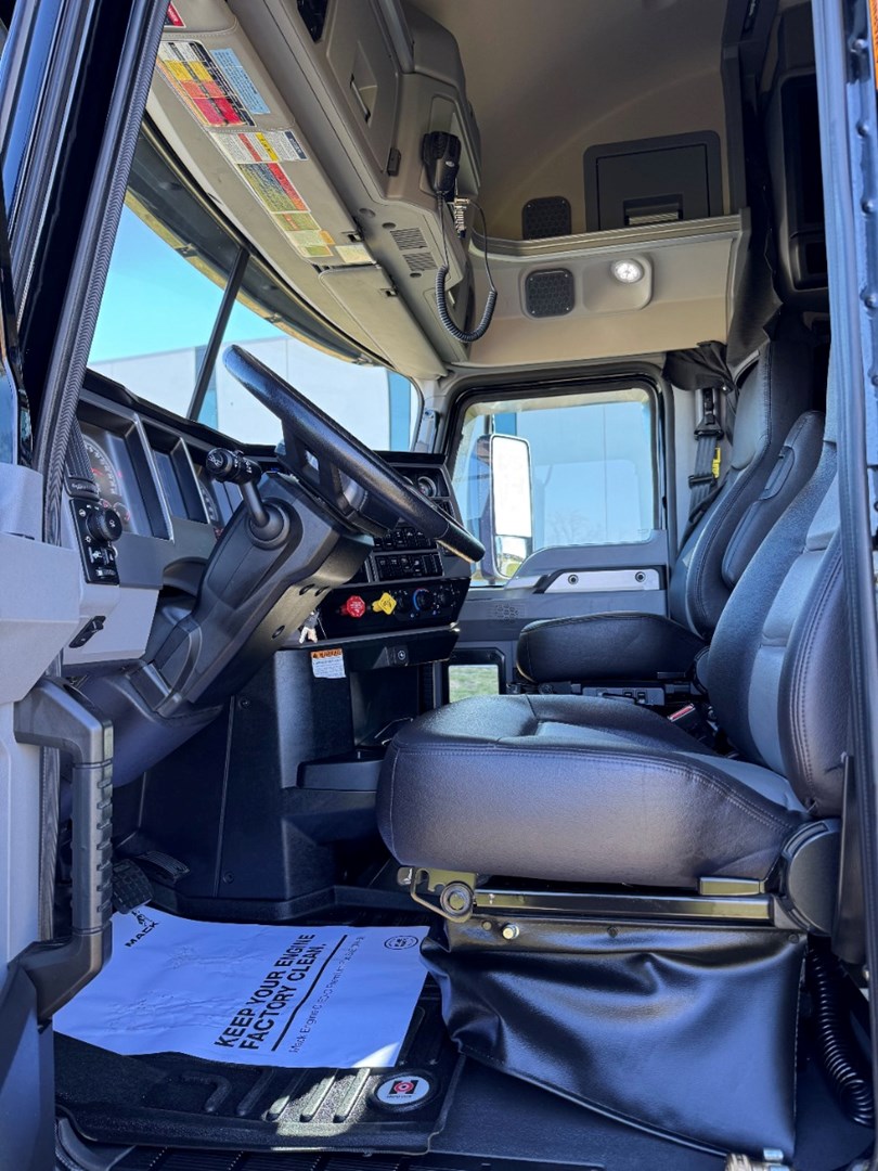 2022 Mack Anthem 64T Sleeper - image 12